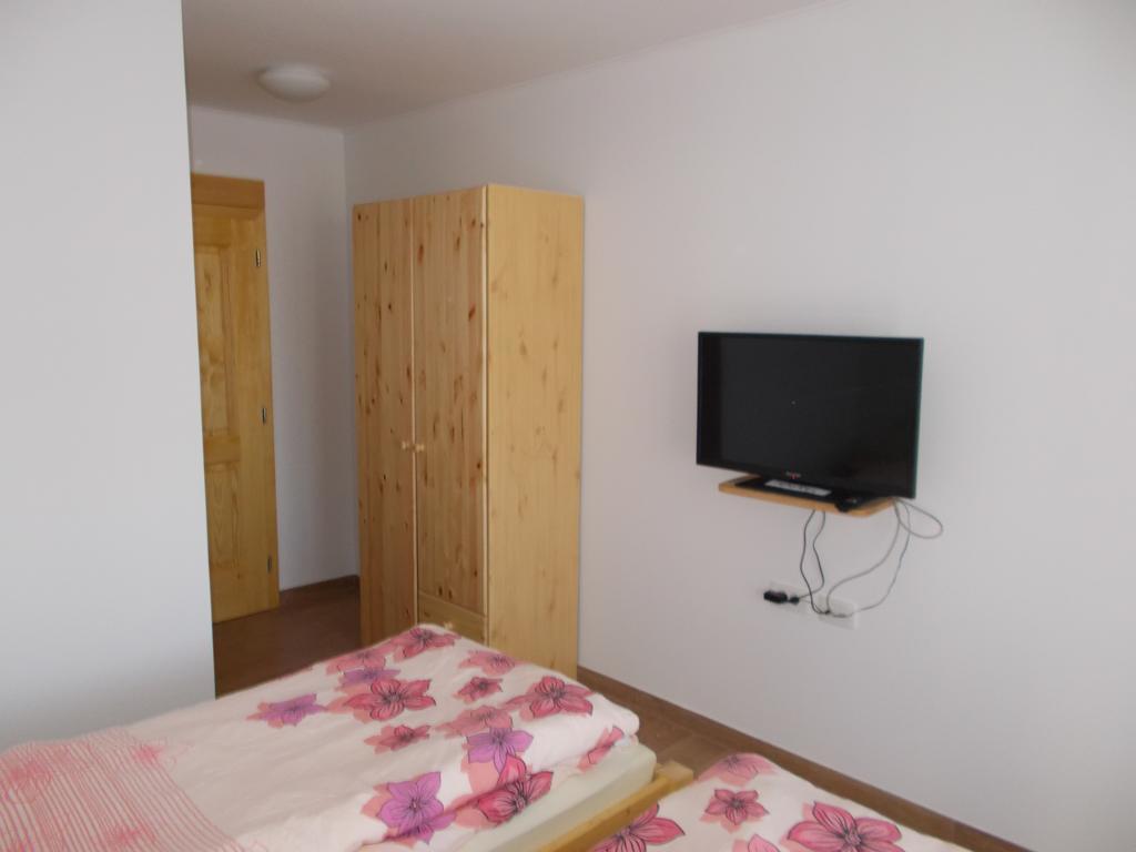 Villa Turisticna Kmetija Pri Pozarju Knezak Habitación foto